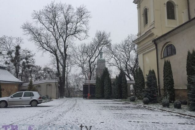 ''Наконец-то!'' В сети восторг из-за первого снега во Львове