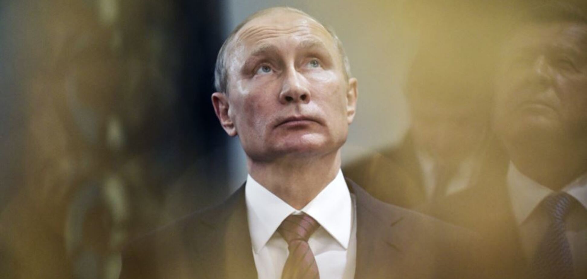Біле взуття і свічка в руках: у мережі спливло похмуре фото з Путіним
