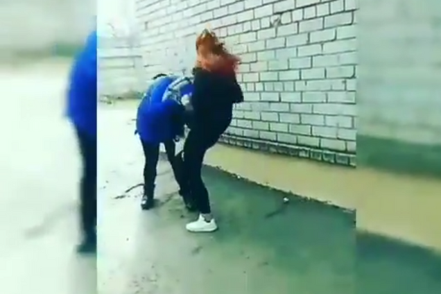 В Запорожье студентка зверски избила девушку и похвасталась жестоким видео