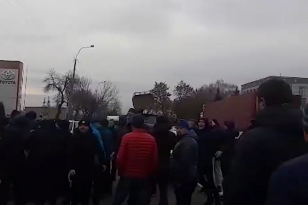 ''Єврономери'' в Україні: у Рівному скупники авто влаштували бунт на митниці