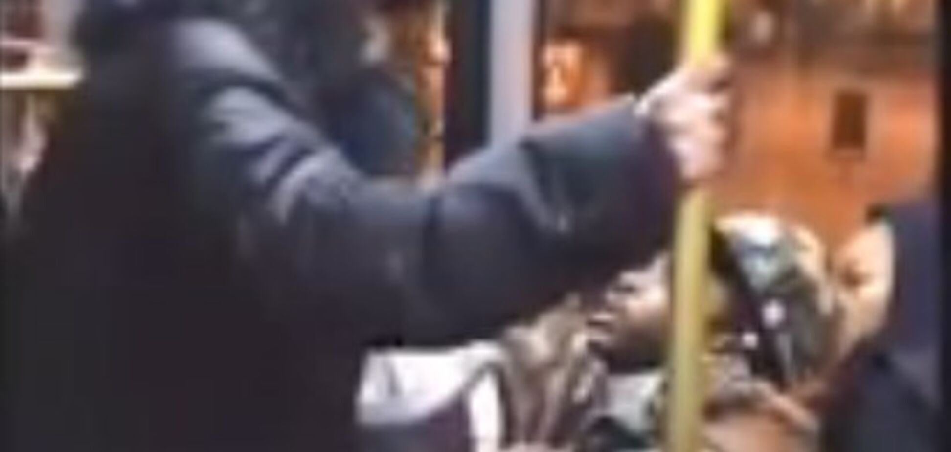 ''Я — русская женщина! Косички тебе повыдергиваю!'' В Харькове разгорелся ''языковой'' скандал со студентами