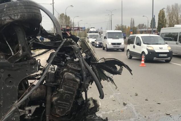 У Києві авто влетіло у пост поліції: відео з місця аварії