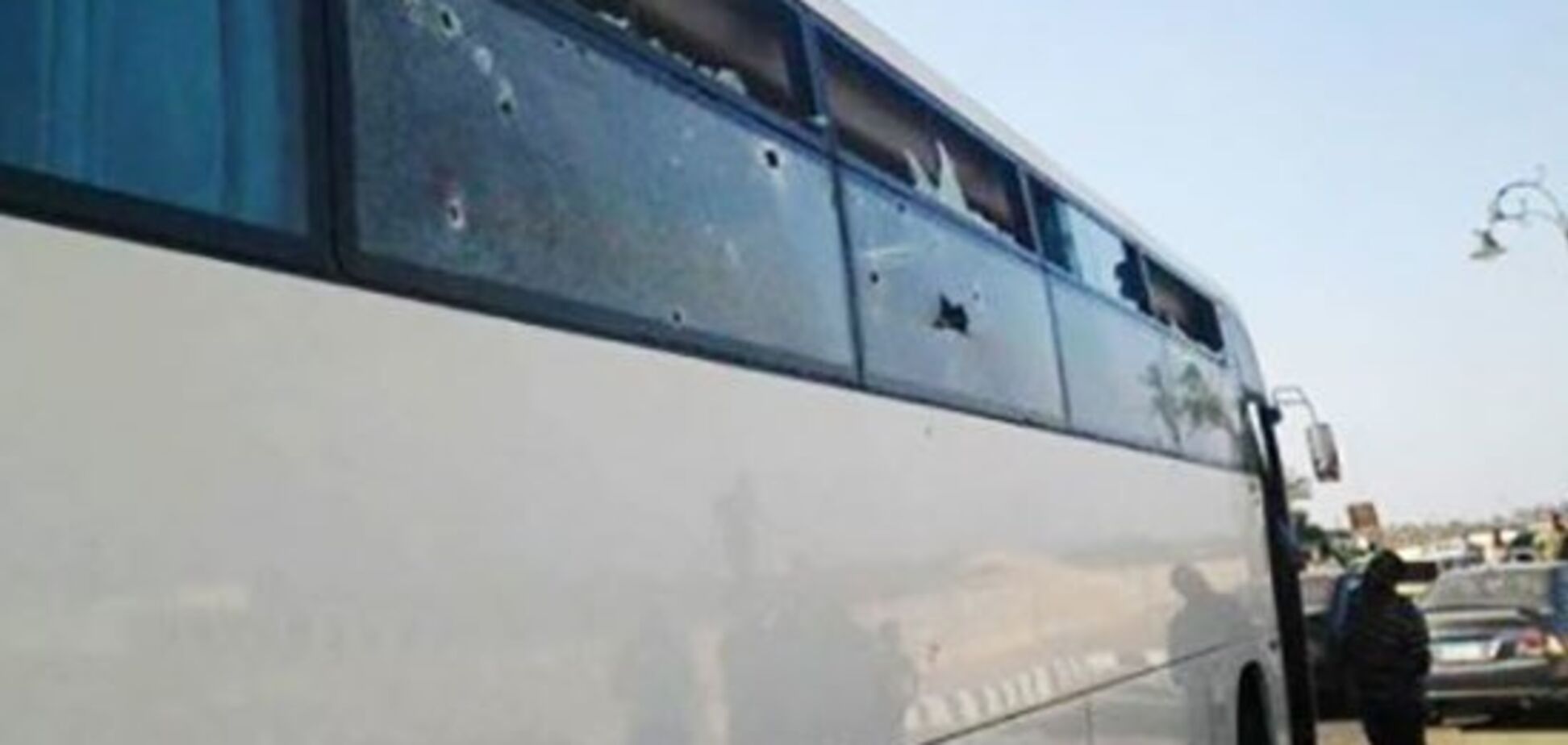 В Египте обстреляли автобус: среди жертв — женщины и дети