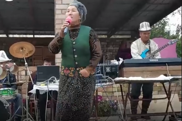 ''Миллион алых роз'': хиты 80-х в исполнении киргизов стали вирусными в сети