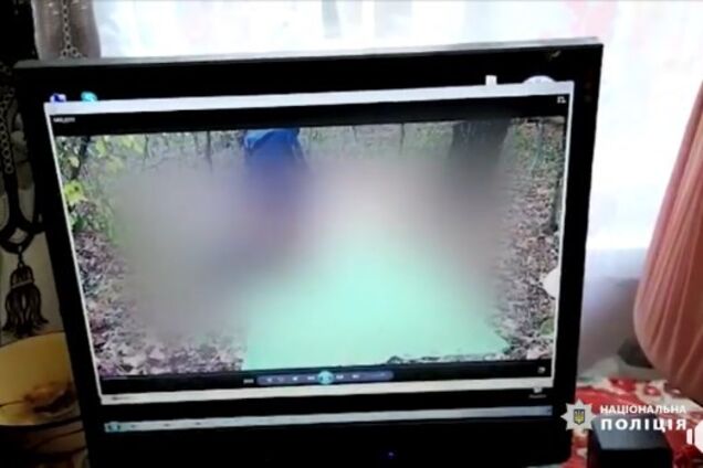 ''Сделай мне приятно!'' Под Киевом родной отец снимал порно с дочерьми