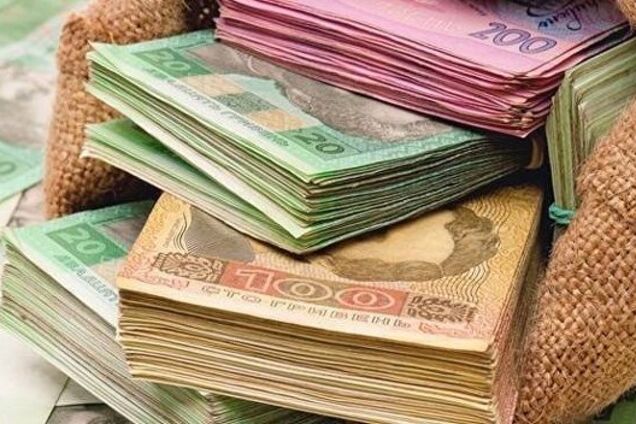 Украинцам могут раздать по 4 тыс. грн: каковы условия