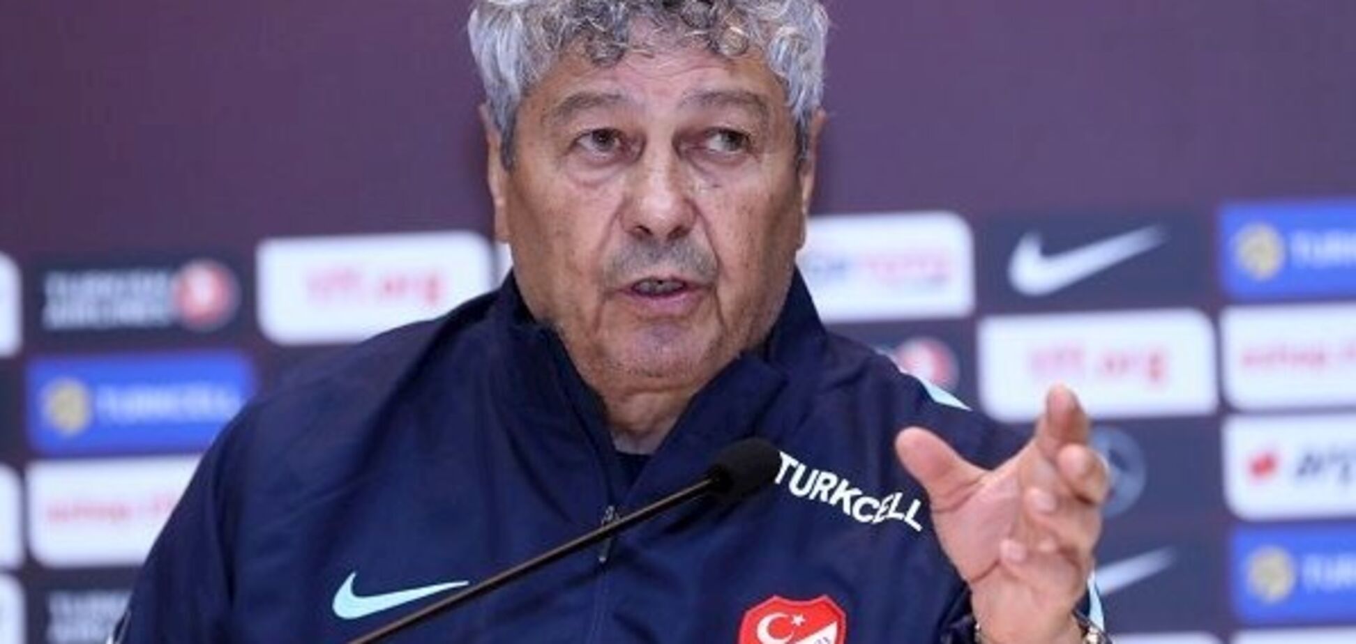 Луческу влаштував істерику турецьким журналістам після матчу з Україною