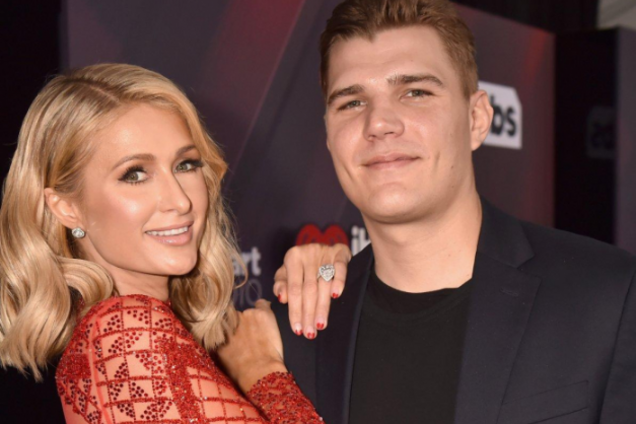 Обманутый жених Пэрис Хилтон требует вернуть украшение за два миллиона долларов