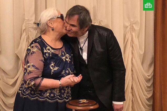 Одружений 5 разів, заміжня — 6 разів: Барі Алібасов взяв за дружину 80-річну Федосєєву-Шукшину. Фотофакт