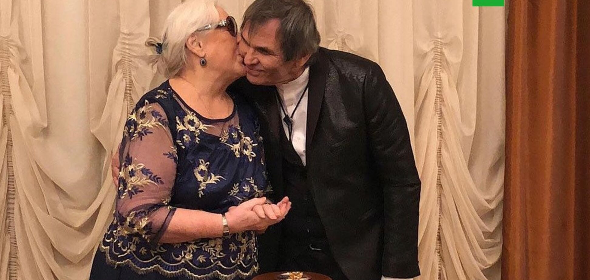 Одружений 5 разів, заміжня — 6 разів: Барі Алібасов взяв за дружину 80-річну Федосєєву-Шукшину. Фотофакт