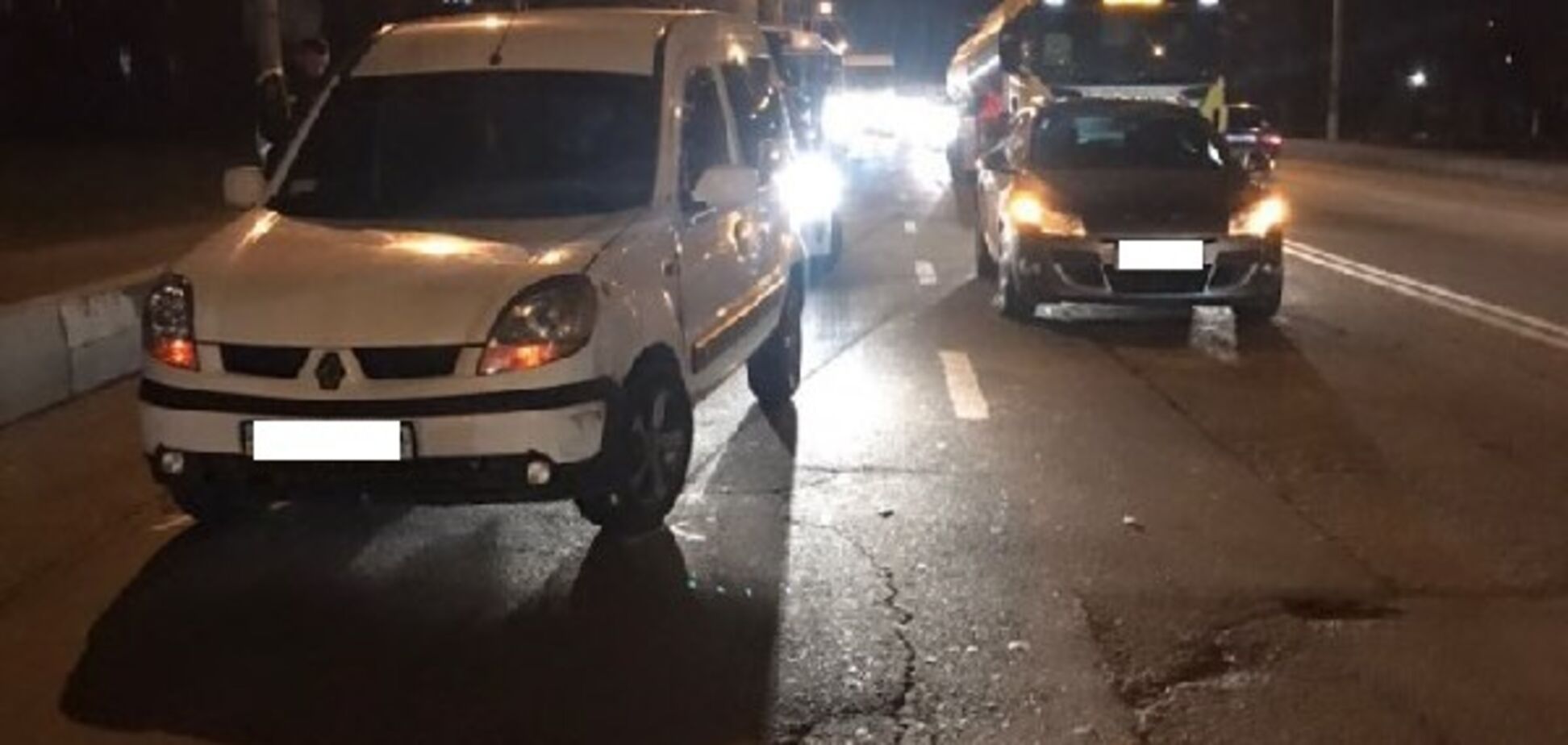 В Запорожье нетрезвый водитель въехал в припаркованный автомобиль