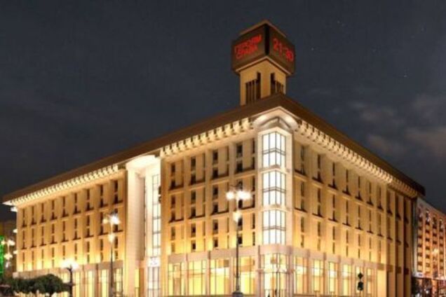 До Будинку профспілок у центрі Києва знову принесли шини: що відбувається