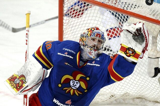 Россияне впали в ступор после магического сейва вратаря соперников: видео шедевра