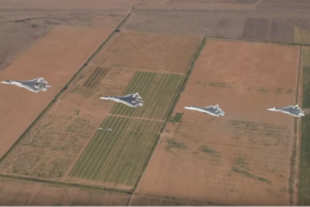 ''Почти НЛО'': в России похвастались видео фигур высшего пилотажа новейших истребителей