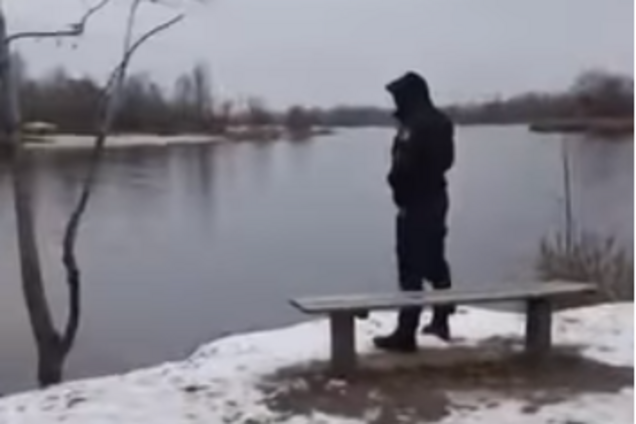 В Киеве парень покончил с собой на глазах у друзей: появились подробности