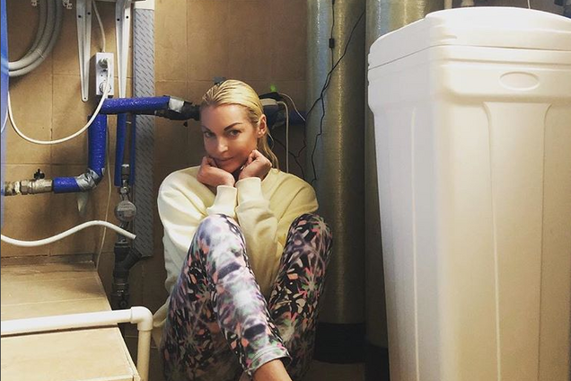 ''Омерзительно! Пьяная что ли?'' Волочкова привела в ужас публику пошлым фото с любовником