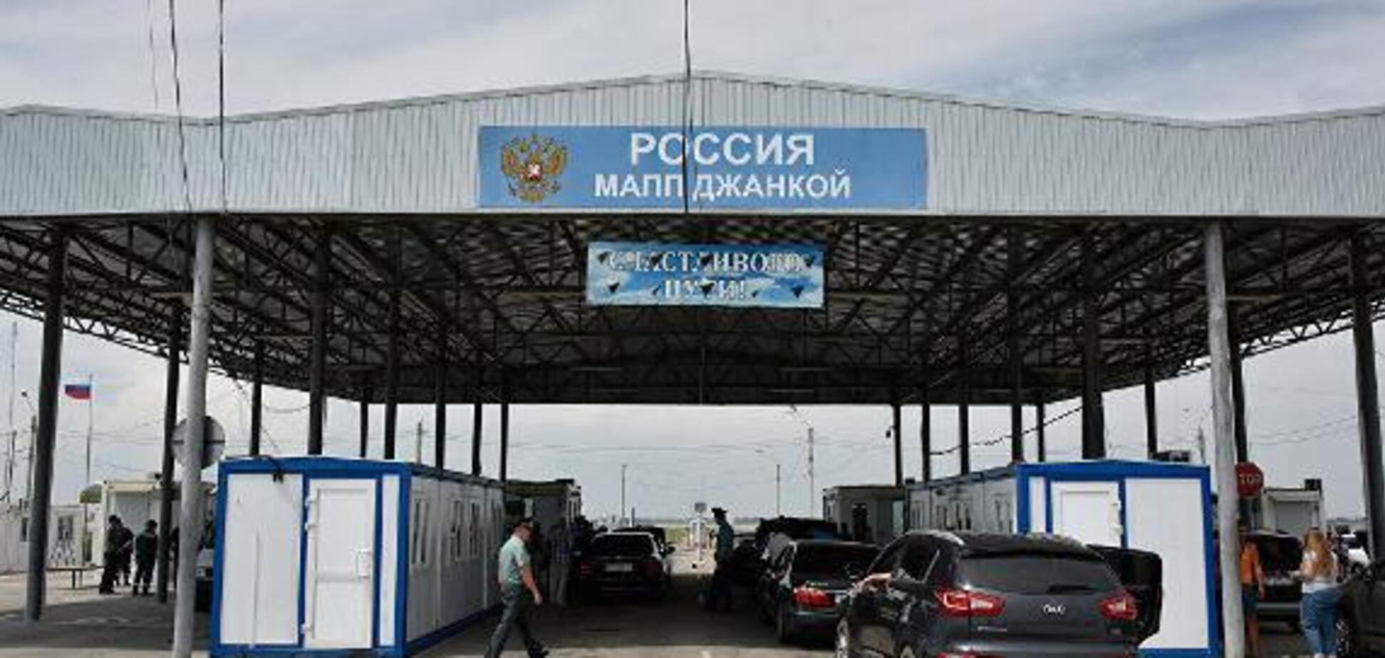 Оккупанты устроили ''охоту'' на крымчан с украинскими паспортами