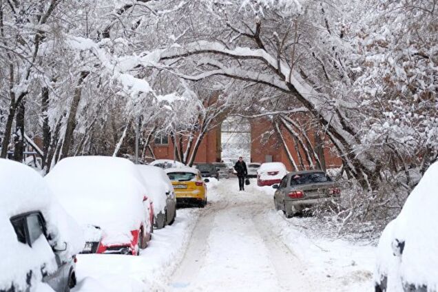 Легкий мороз и затяжной снегопад: синоптики дали прогноз на выходные в Киеве 