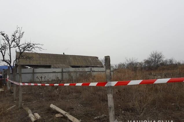Изнасиловали и задушили: на Одесщине в заброшенном доме нашли труп 10-летней девочки. Первые фото с места преступления