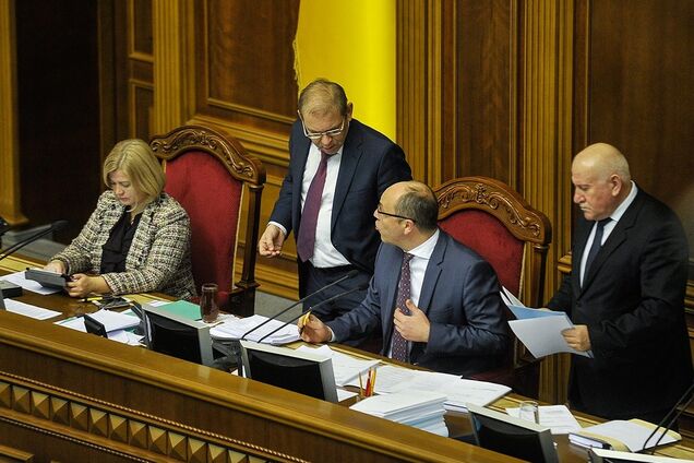 Долгая ночь в Раде: как нардепы принимали госбюджет-2019. Фоторепортаж