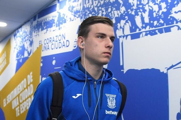 Вратарь сборной Украины дебютировал в основе за клуб в испанской Примере