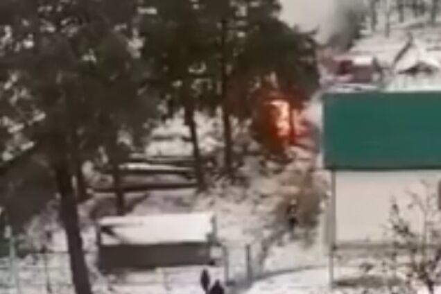 У Києві на території церкви трапилася пожежа: відео з місця НП