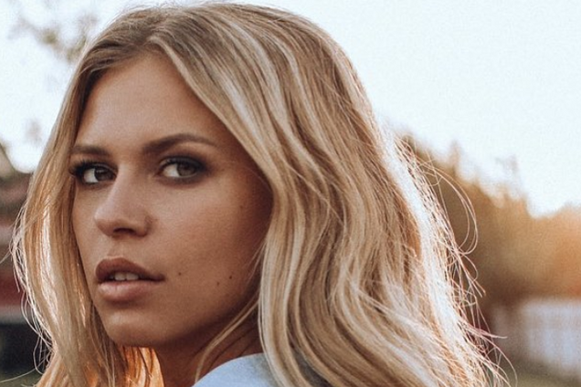 ''Там все бухали'': российская звезда впервые рассказала о жутком детстве