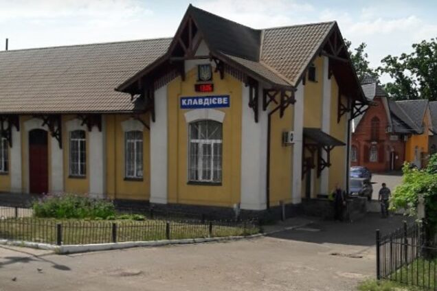 ''Нічого не залишилося!'' Під Києвом жінку насмерть збив потяг