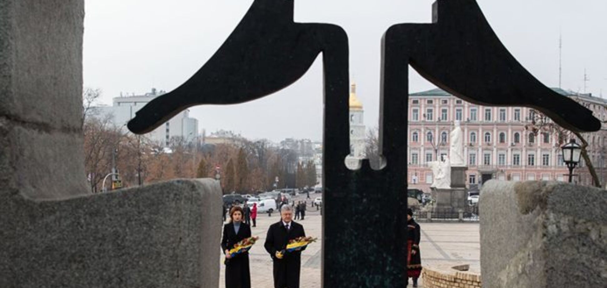 ''Мы помним. Мы сильные!'' Порошенко обратился с мощным призывом в День памяти жертв Голодомора