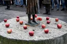 Ті, що хотіли ''землю народу'', потім дивилися, як пухнуть їх діти