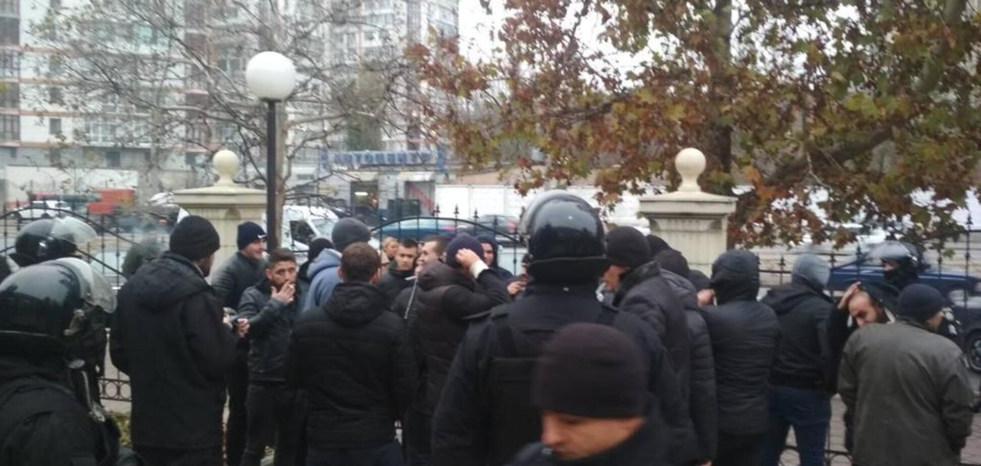 У суді Одеси сталася масова бійка: десятки затриманих