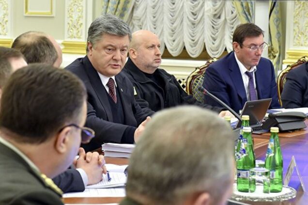 Росія захопила українські кораблі: Порошенко терміново скликав військовий кабінет