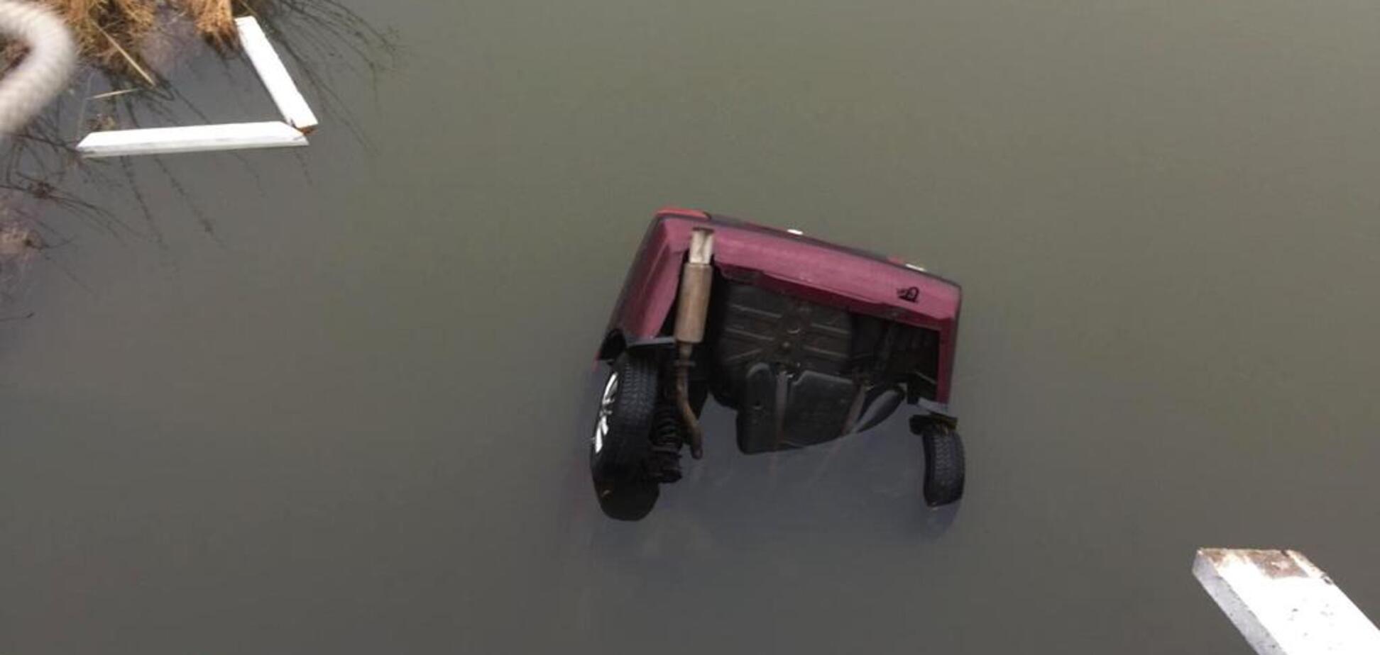 На Ривненщине произошло пьяное ДТП: авто слетело с моста и убило людей