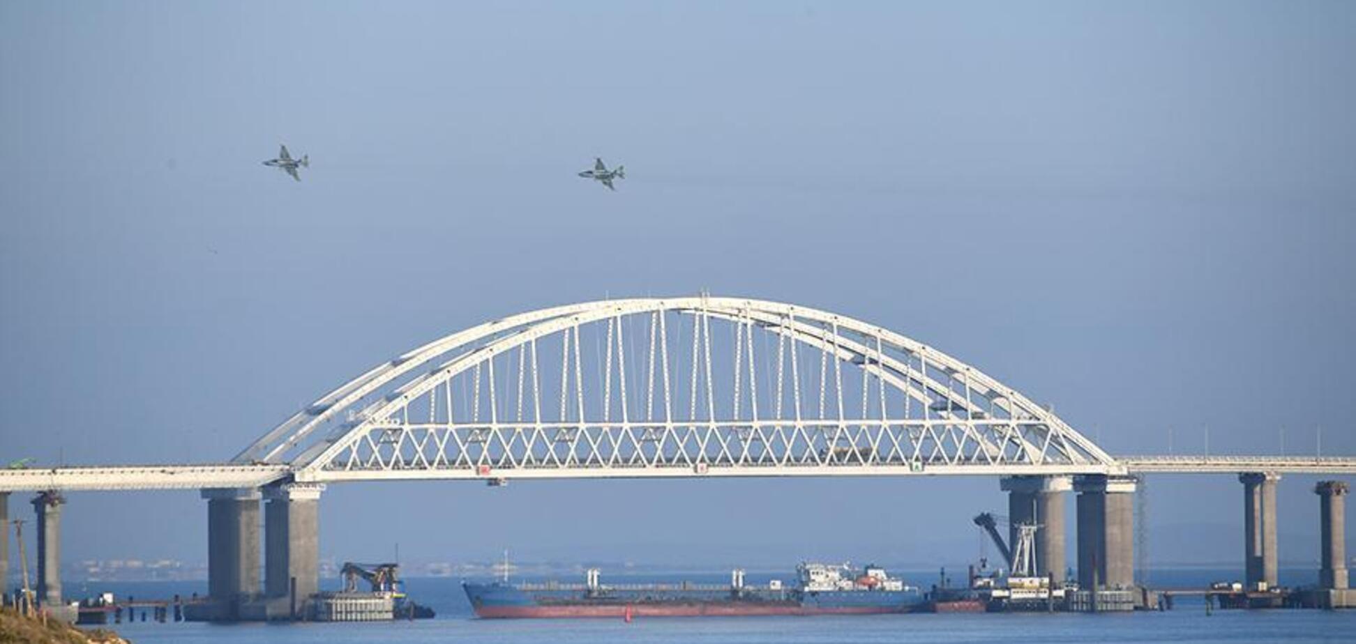 Россия стянула самолеты-штурмовики к Керченскому проливу: появились фото и видео