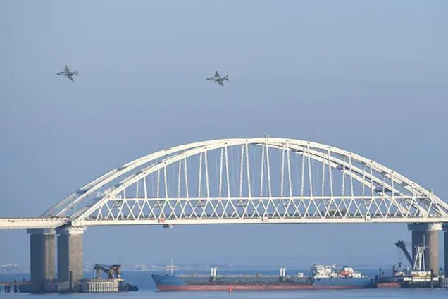 Россия стянула самолеты-штурмовики к Керченскому проливу: появились фото и видео