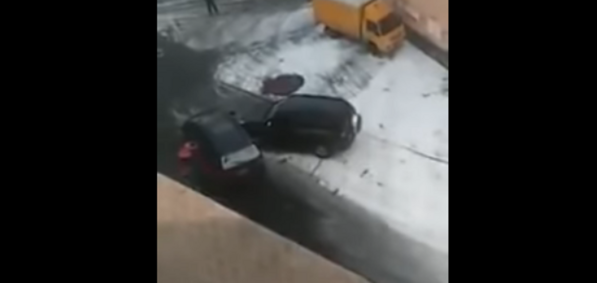 ''Дуель курок'': у Києві дівчата влаштували жорстке побоїще на авто