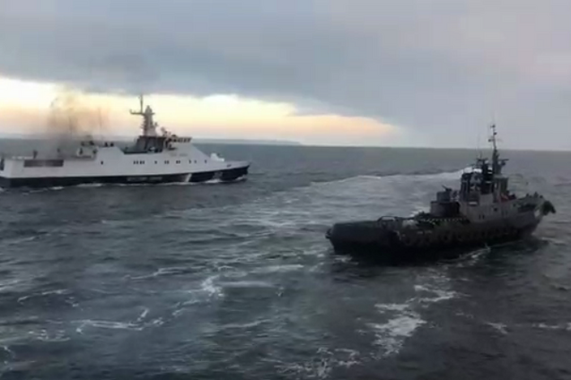 ''Дави его, бл*дь!'' Появилось видео тарана кораблем РФ украинского буксира