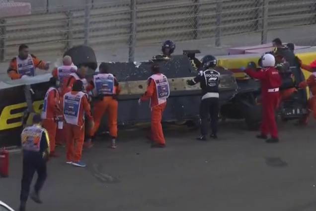 Сезон Формули-1 завершився моторошною вогненною аварією
