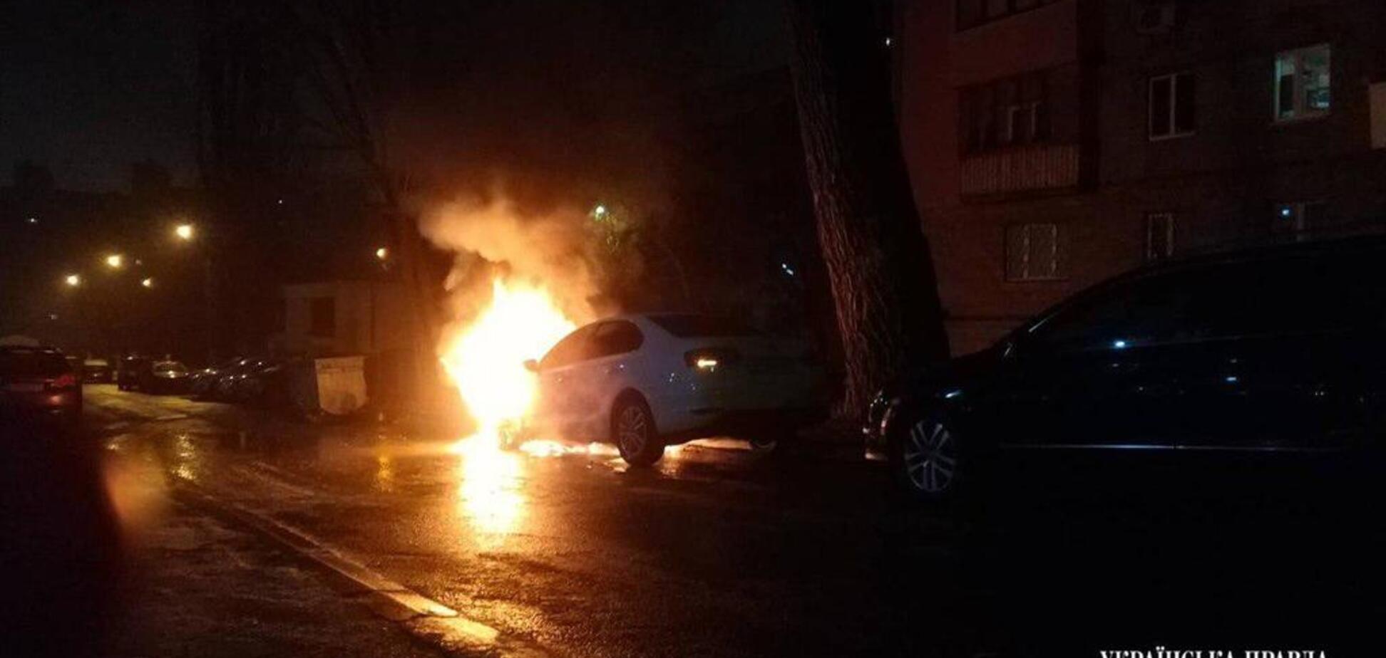 Ответ за Азов? Под посольством России в Киеве подожгли авто дипломата