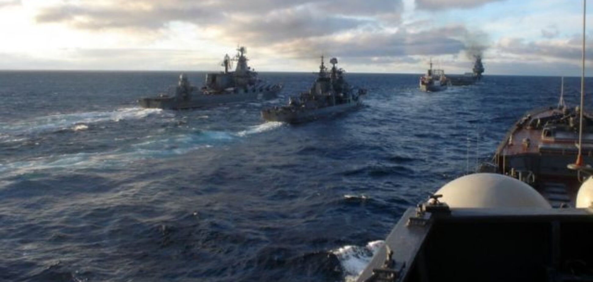 ''Медведев в панике орет!'' Появилась запись переговоров российских экипажей в Азовском и Черном морях