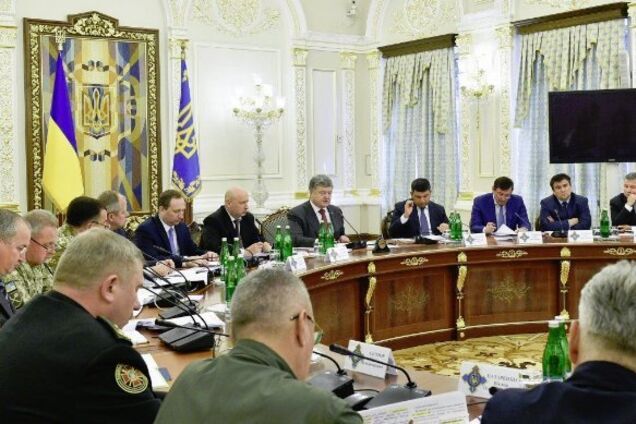 Порошенко підтримав введення воєнного стану в Україні