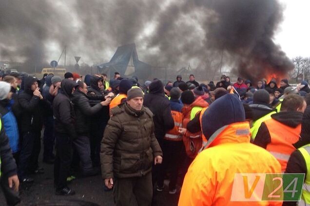 Бунт ''евроблях'' на границе Украины: появились новые подробности столкновений
