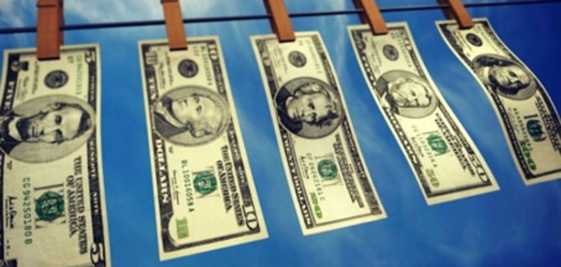 'Украинская биржа' легализовала доходы нардепов БПП и НФ под 5% - политолог