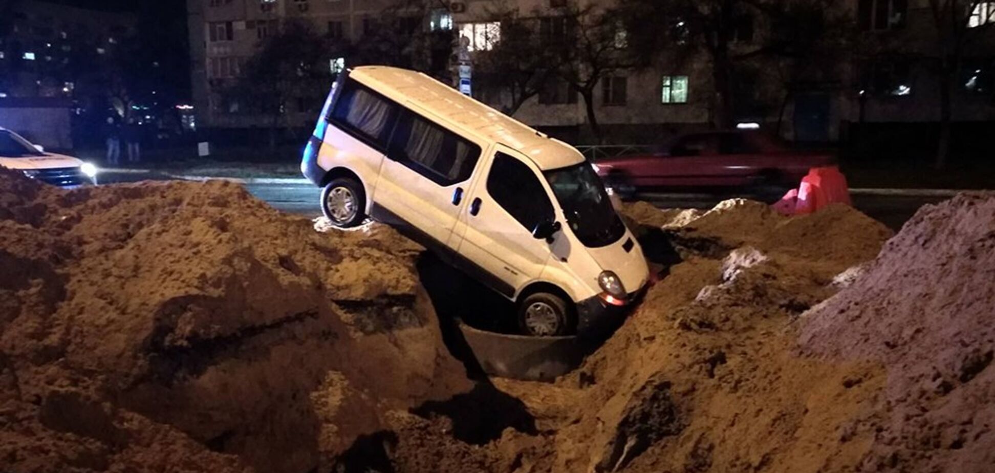 Під Запоріжжям сталася ДТП через комунальників: фото