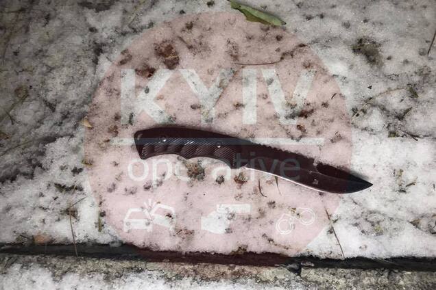 ''Я тебе вб'ю!'' У Києві чоловік із ножем напав на дівчину в маршрутці