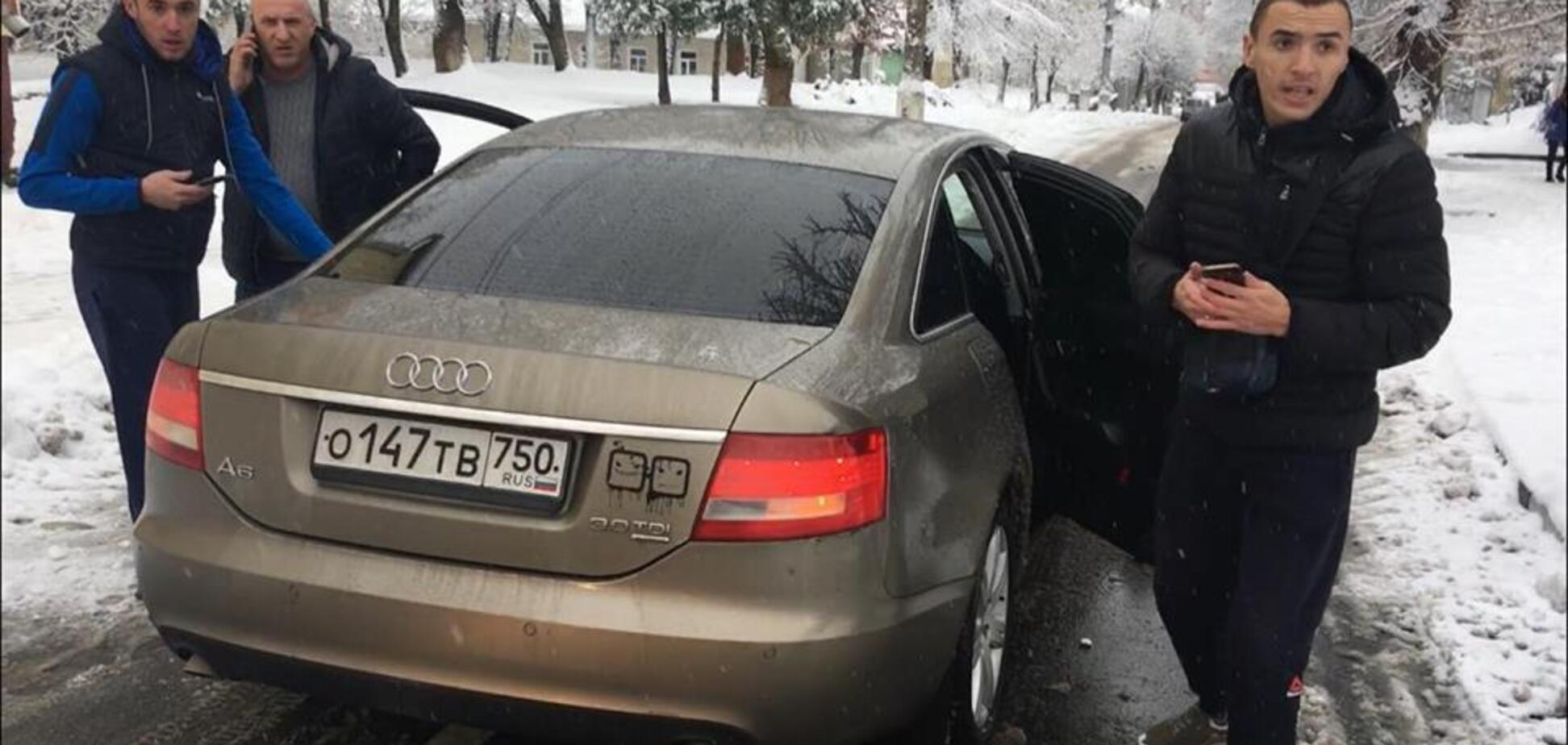 ''Атошник еб*ный!'' На Прикарпатье мужчины на авто с российскими номерами избили воина