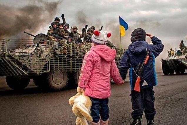 Как рассказать ребенку о военном положении: психолог дала совет