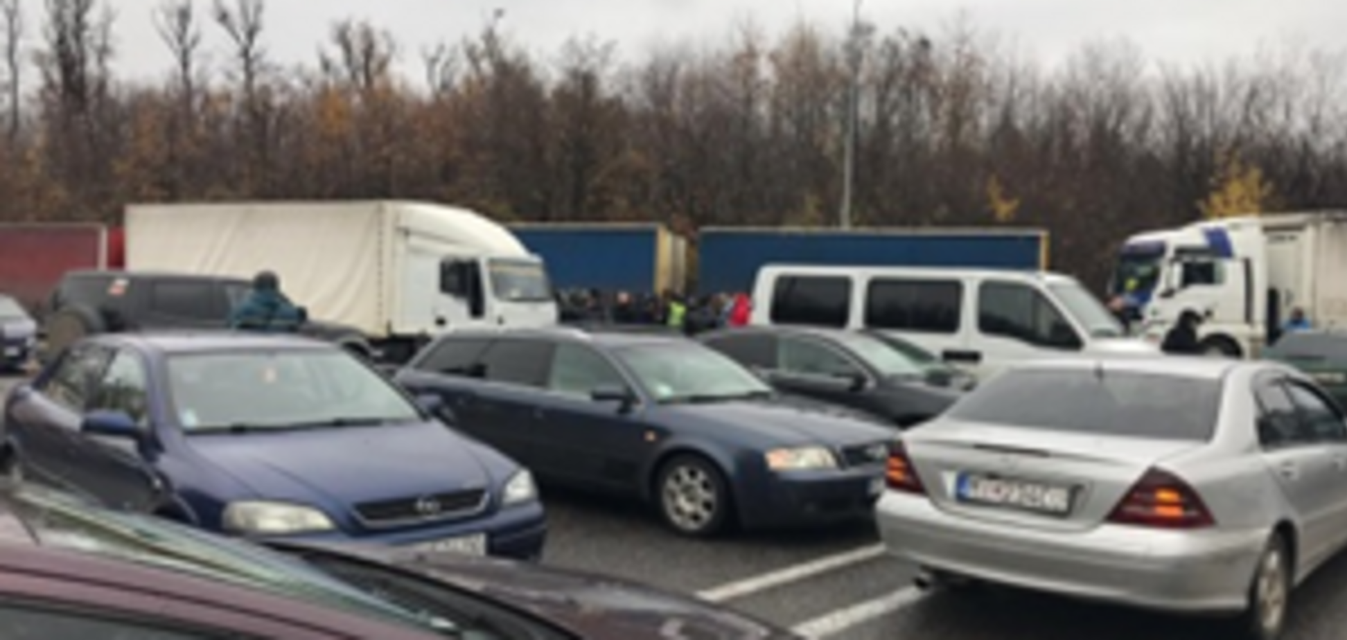 ''Евробляхеры'' перекрыли границу Украины: на каких КПП образовались пробки