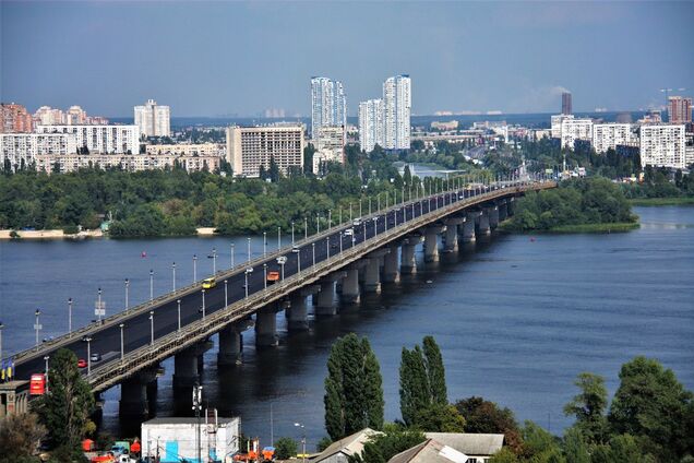 'А ви воєнного стану боялися!' У Києві частково перекрили одразу три мости