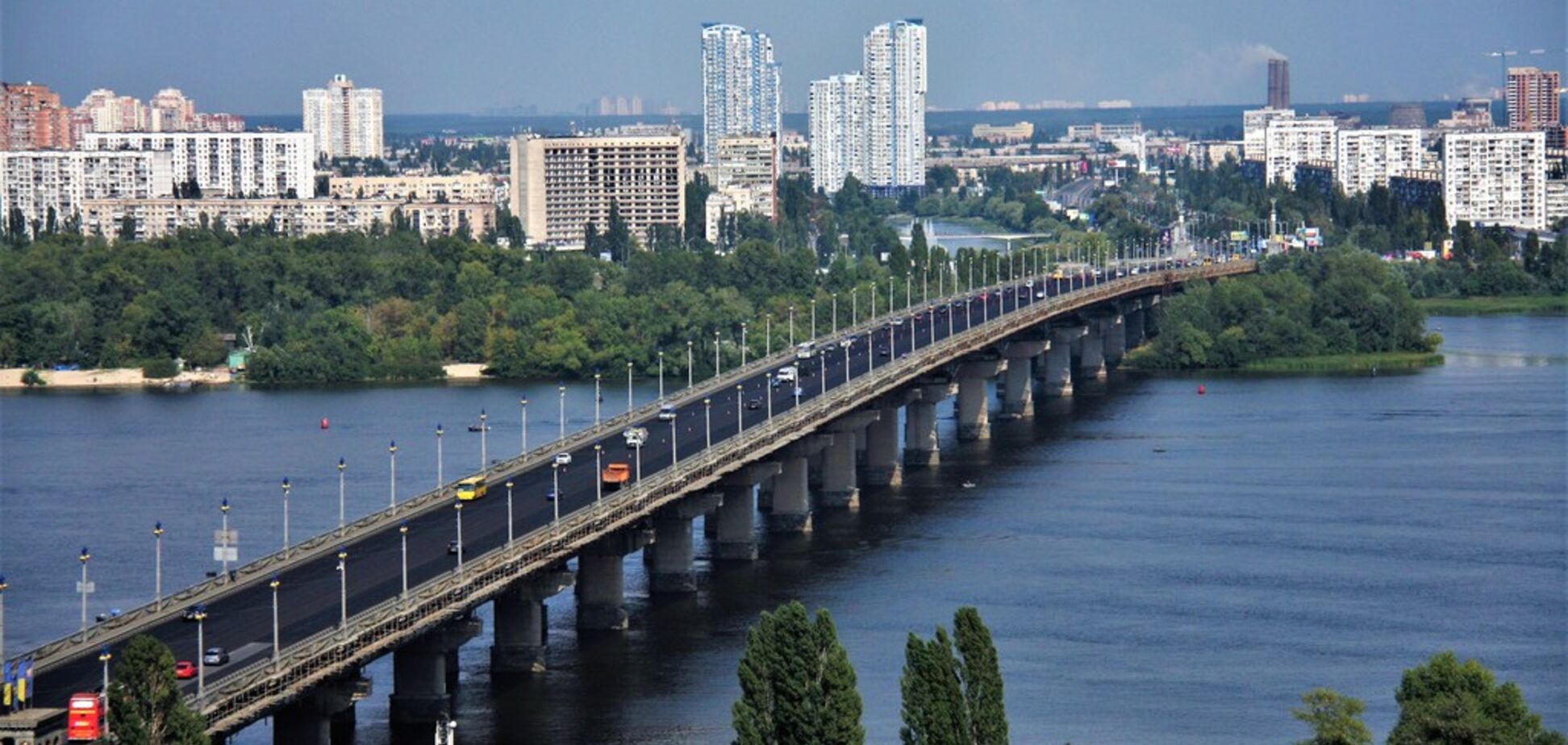 ''А вы военного положения боялись!'' В Киеве частично перекрыли сразу три моста 